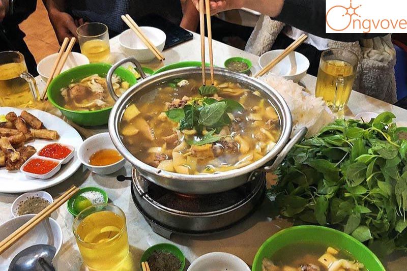 Lẩu gà lá é ở nhà hàng Ò Ó O