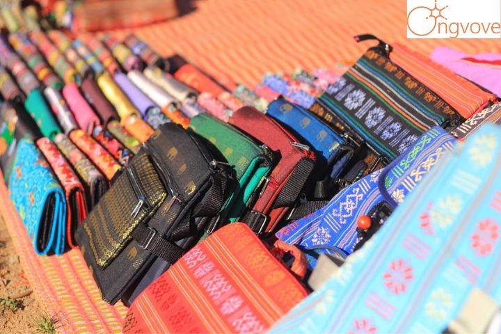Quà lưu niệm đồ len, thổ cẩm Đà Lạt