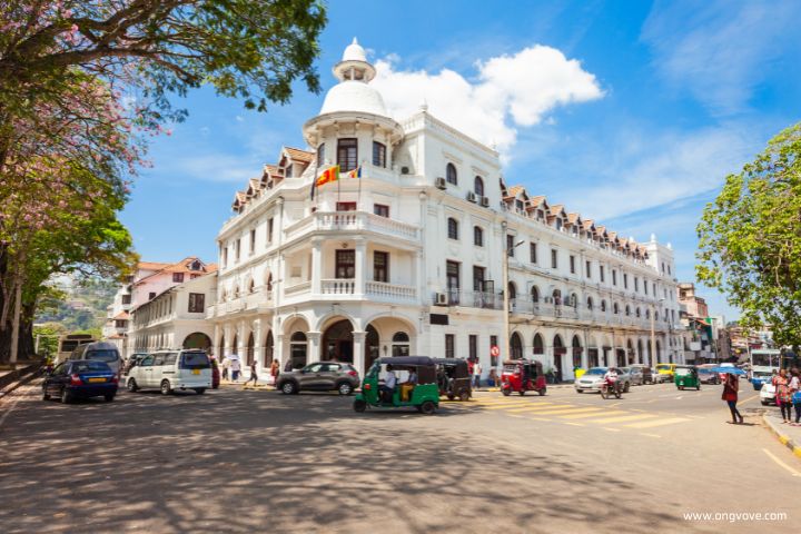 Khách sạn cổ điển