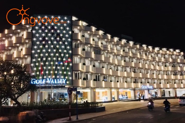 8. Khách sạn Golf Valley