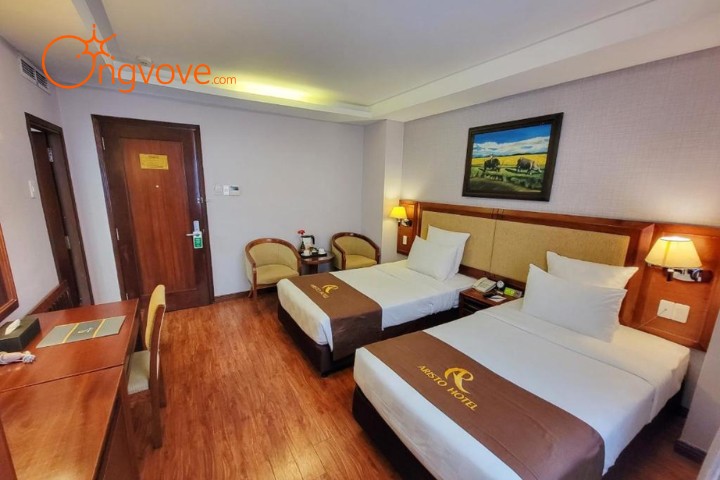 3. Aristo Hotel