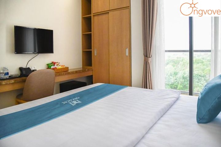 Mangrove Hotel
