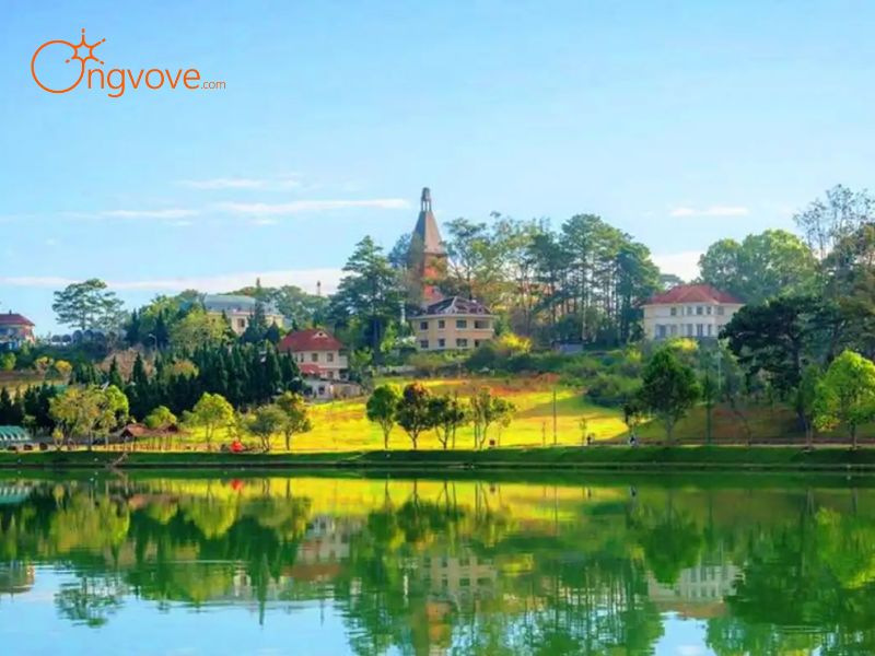Hồ Xuân Hương - Biểu tượng của thành phố